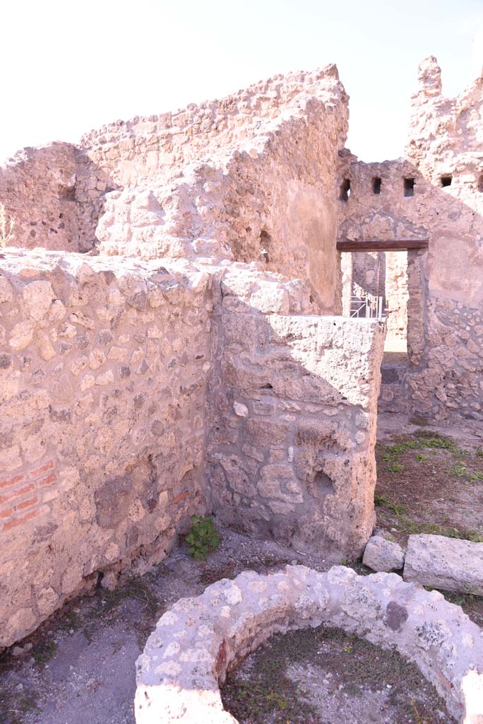 I.4.12 Pompeii. October 2019. Room b, Looking north in north-west corner in doorway of room h.
Foto Tobias Busen, ERC Grant 681269 DÉCOR.