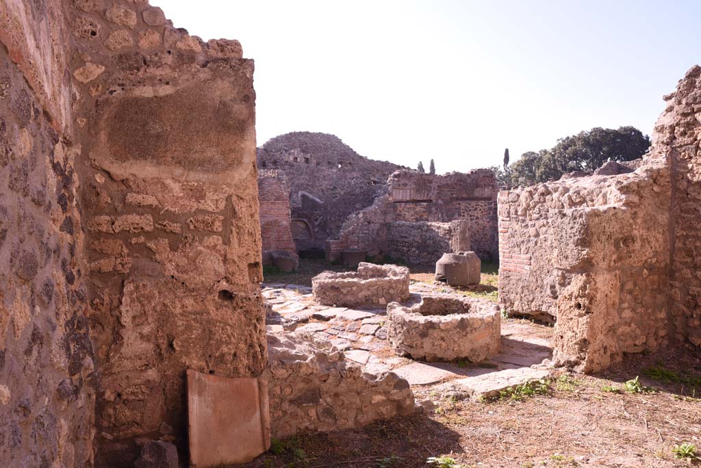 I.4.12 Pompeii. October 2019. Room h, looking south-west through doorway into area g, and across bakery room, b.
Foto Tobias Busen, ERC Grant 681269 DÉCOR.