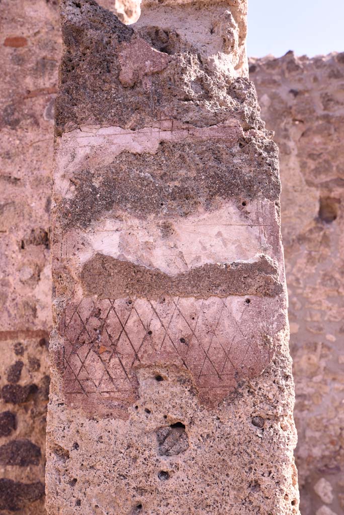 I.4.12 Pompeii. October 2019.
Room h/area g, detail from separating doorway pilaster, looking east.
Foto Tobias Busen, ERC Grant 681269 DÉCOR.