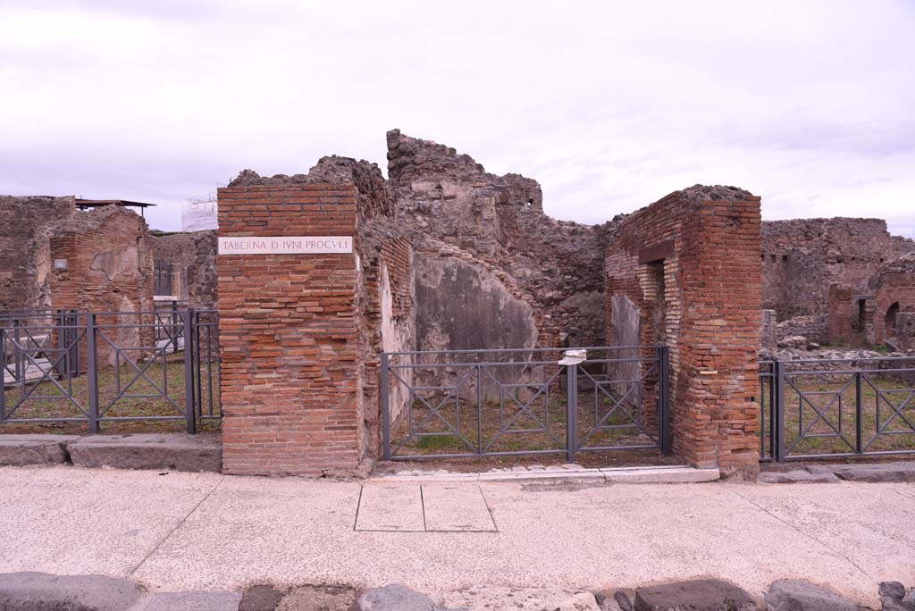 I.4.15, on left, I.4.14, in centre, and I.4.13, on right, Pompeii. October 2019. Looking towards east side of Via Stabiana.
Foto Tobias Busen, ERC Grant 681269 DÉCOR.