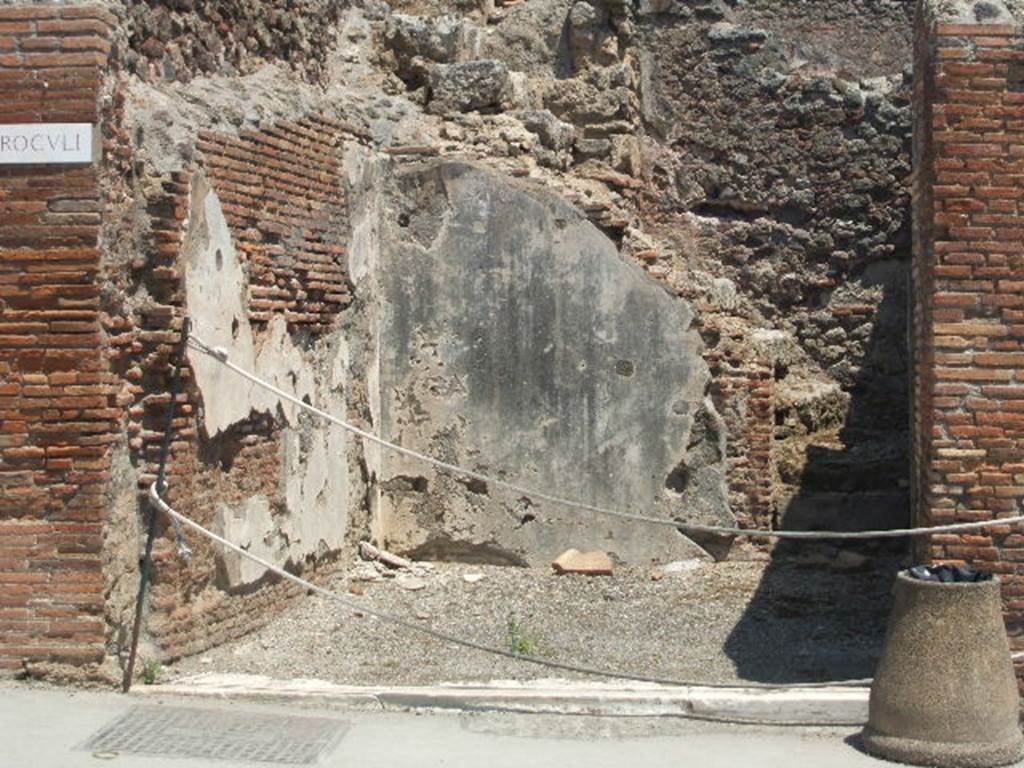 I.4.14 Pompeii. May 2005. Looking east from Via Stabiana. Fiorelli said this narrow shop could have been where they sold the sweet-pastry foods made in I.4.13. When excavated it had a marble floor, no longer visible, and steps to the upper floor.
See Pappalardo, U., 2001. La Descrizione di Pompei per Giuseppe Fiorelli (1875). Napoli: Massa Editore. (p.43)