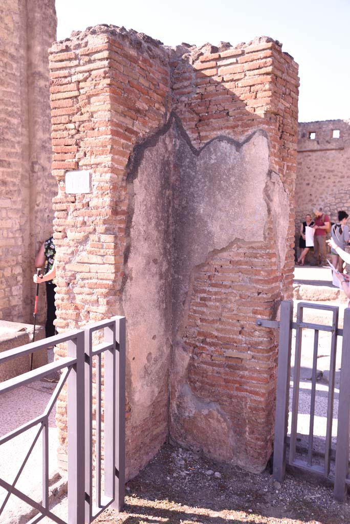 I.4.16 Pompeii. October 2019.
Detail from north-west corner, I.4.15 on left, and I.4.16 on right.
Foto Tobias Busen, ERC Grant 681269 DÉCOR.