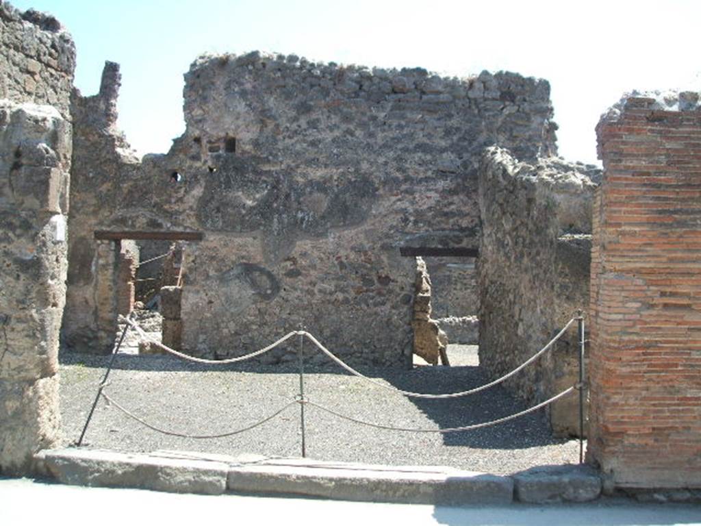 I.4.17 Pompeii. May 2005. Entrance on Via dell’Abbondanza. Looking south.
Two large terracotta dolia were found buried in the soil of the shop-room. They contained “farina molita” (flour) that Fiorelli thought was probably sold from there. They are no longer visible.
See Pappalardo, U., 2001. La Descrizione di Pompei per Giuseppe Fiorelli (1875). Napoli: Massa Editore. (p.43).
According to Della Corte, on the pilaster to the right of the shop, CIL IV 768 was found:
M. Epidium Sabinum d(uumvirum) i(ure) dic(undo) o(ro) v(os) f(aciatis) dignus est defensorem coloniae ex sententia Suedi Clementis sancti Iudicis consensu ordinis, ob merita eius et probitatem dignum rei publicae faciat(is) Sabinus dissignator cum Plausu facit.
See Della Corte, M., 1965. Case ed Abitanti di Pompei. Napoli: Fausto Fiorentino. (p. 244,
together with Note 1 – which says “For the precise topography of this programme, see PAH II, p.571)