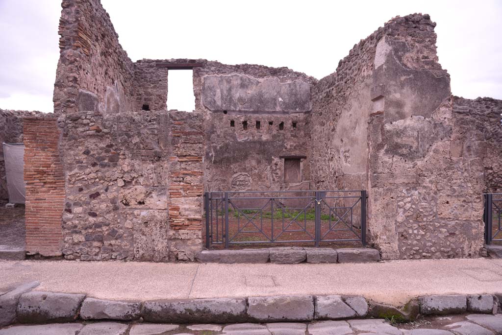 I.4.18 Pompeii. October 2019. Looking south to entrance doorway.
Foto Tobias Busen, ERC Grant 681269 D�COR.
