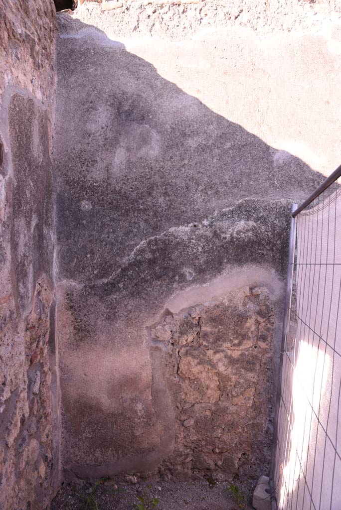 I.4.19 Pompeii. October 2019. South-west corner and west wall of shop-room.
Foto Tobias Busen, ERC Grant 681269 DÉCOR.