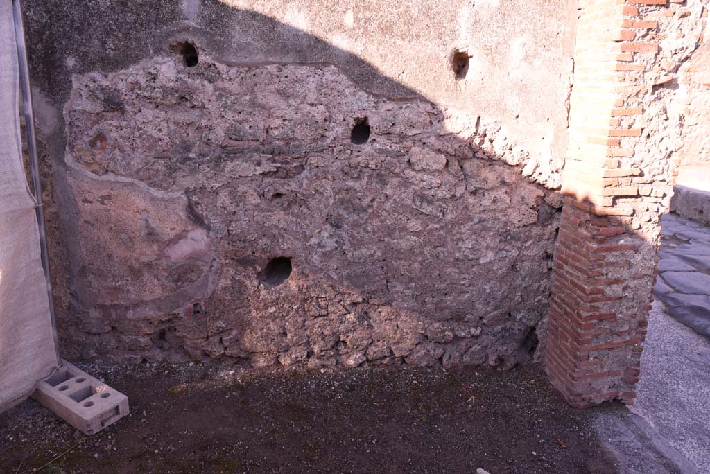 I.4.19 Pompeii. October 2019. Looking towards west wall of shop-room.
Foto Tobias Busen, ERC Grant 681269 DÉCOR.