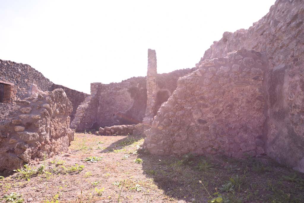 I.4.22 Pompeii. October 2019. South wall of room “d”, looking towards doorway to room “e”.
Foto Tobias Busen, ERC Grant 681269 DÉCOR.