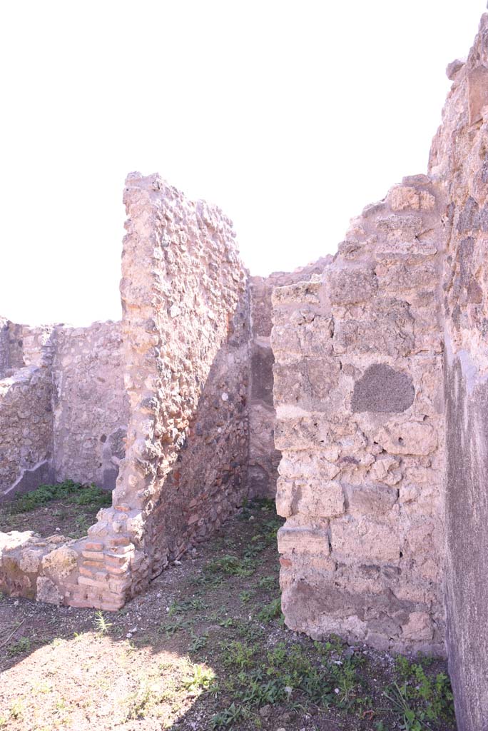 I.4.22 Pompeii. October 2019.
Looking south to doorway of room “n”, in south wall of room “e”.
Foto Tobias Busen, ERC Grant 681269 DÉCOR.