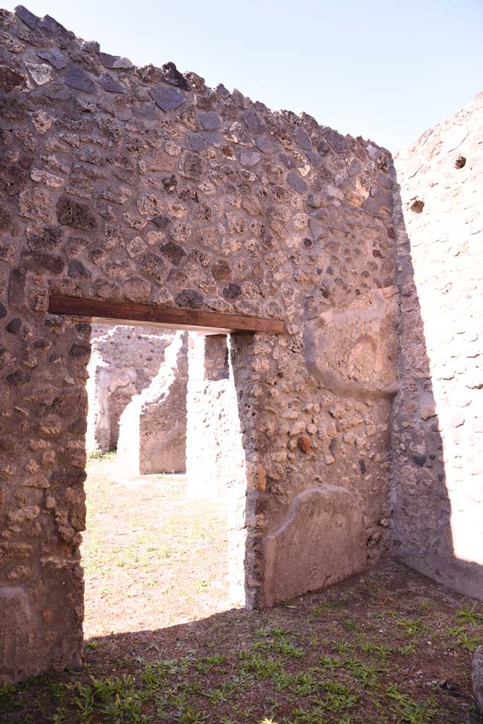 I.4.22 Pompeii. October 2019. North-west corner of room “f”.
Foto Tobias Busen, ERC Grant 681269 DÉCOR.