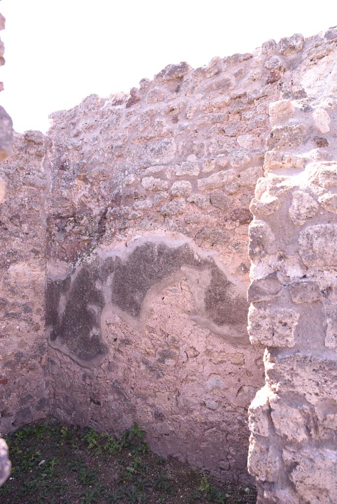 I.4.22 Pompeii. October 2019. Room “n”, south-west corner and west wall.
Foto Tobias Busen, ERC Grant 681269 DÉCOR.