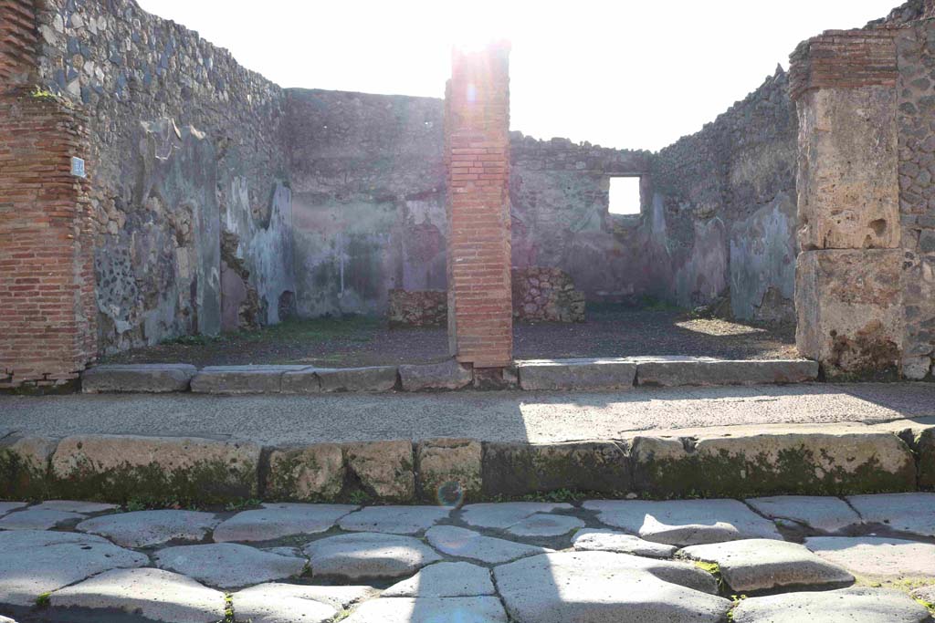 I.4.23 Pompeii, on right. December 2018. Looking south to shop with double entrance. Photo courtesy of Aude Durand.