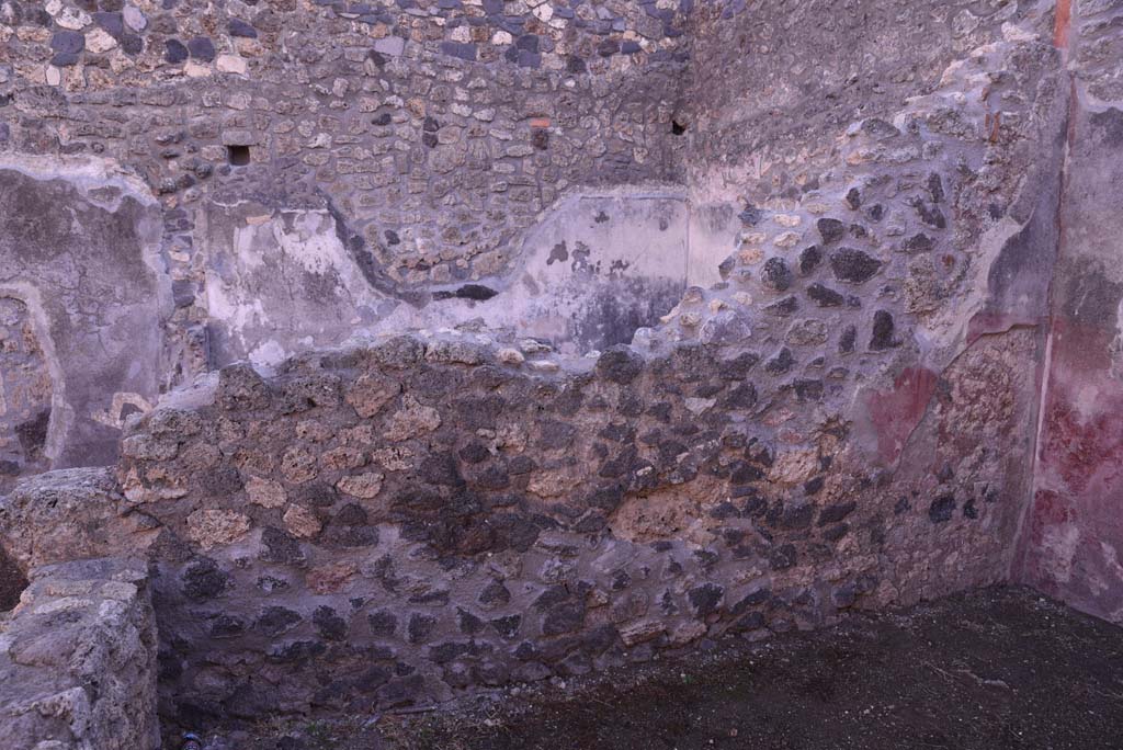 I.4.23 Pompeii. October 2019. Looking towards east wall of rear room, with wall of I.4.24 at rear of it.
Foto Tobias Busen, ERC Grant 681269 DÉCOR.