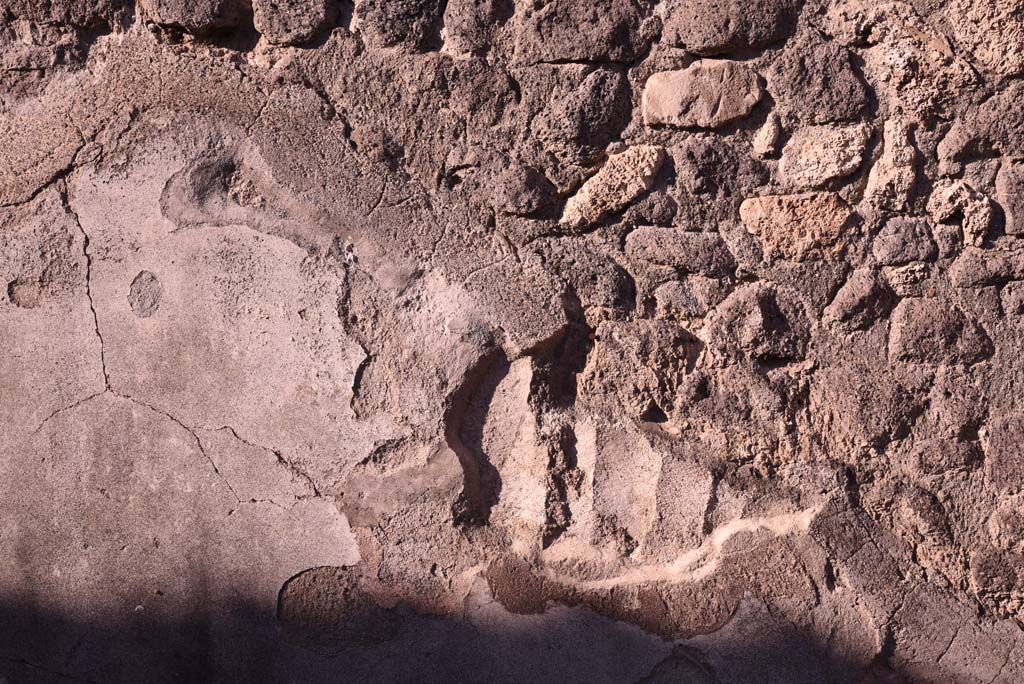I.4.23 Pompeii. October 2019. West wall of shop-room, detail of stucco.
Foto Tobias Busen, ERC Grant 681269 DÉCOR.