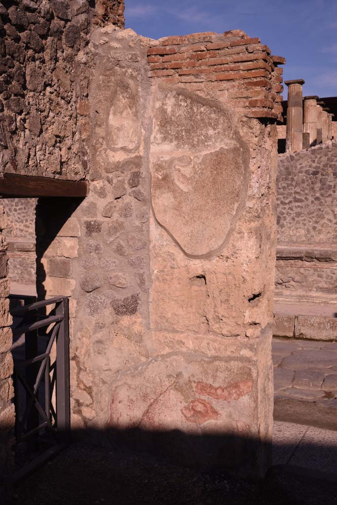 I.4.23 Pompeii. October 2019. Interior of pilaster in north-west corner of shop-room.
Foto Tobias Busen, ERC Grant 681269 DÉCOR.