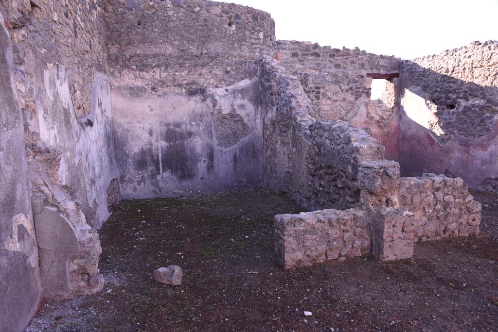 I.4.24 Pompeii. October 2019. Looking south from shop-room towards rear room.
Foto Tobias Busen, ERC Grant 681269 DÉCOR.