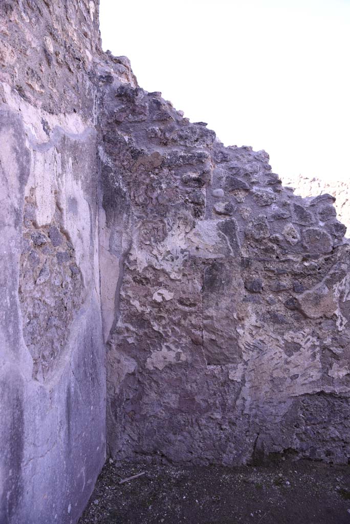 I.4.24 Pompeii. October 2019. South end of west wall in south-west corner of rear room.
Foto Tobias Busen, ERC Grant 681269 DÉCOR.