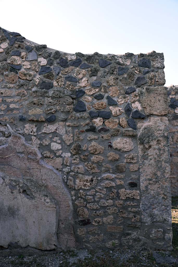 I.4.25/I.4.5 Pompeii. October 2019. Entrance corridor/fauces 3, looking towards east end of north wall.
Foto Tobias Busen, ERC Grant 681269 DÉCOR.