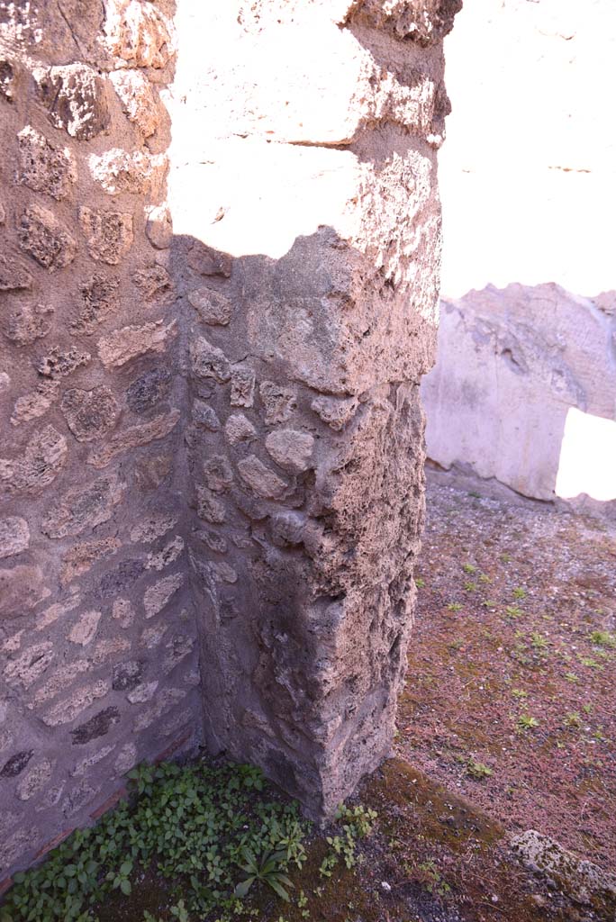 I.4.25/I.4.5 Pompeii. October 2019. Small room 5, detail from north-west corner.
Foto Tobias Busen, ERC Grant 681269 DÉCOR.