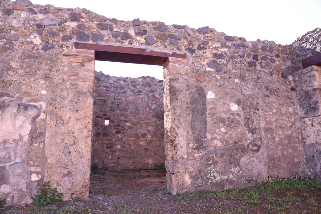 I.4.25/I.4.5 Pompeii. October 2019. Doorway to room 7, on south side of atrium 6.
Foto Tobias Busen, ERC Grant 681269 DÉCOR.