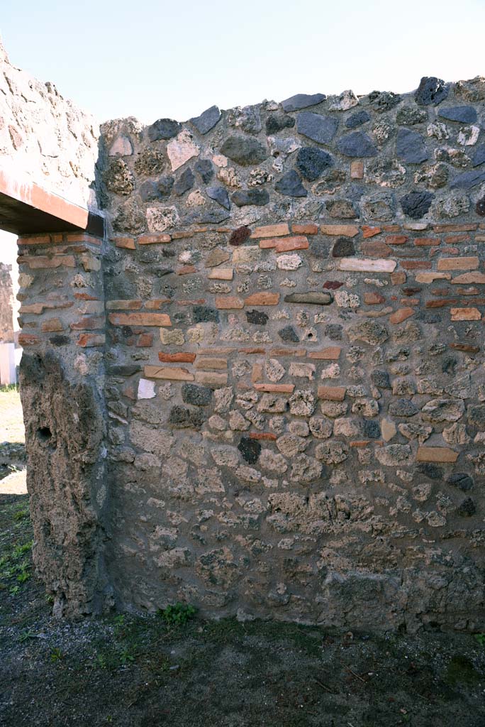 I.4.25/1.4.5 Pompeii. October 2019. Cubiculum 7, looking towards east wall in north-east corner.
Foto Tobias Busen, ERC Grant 681269 DÉCOR.