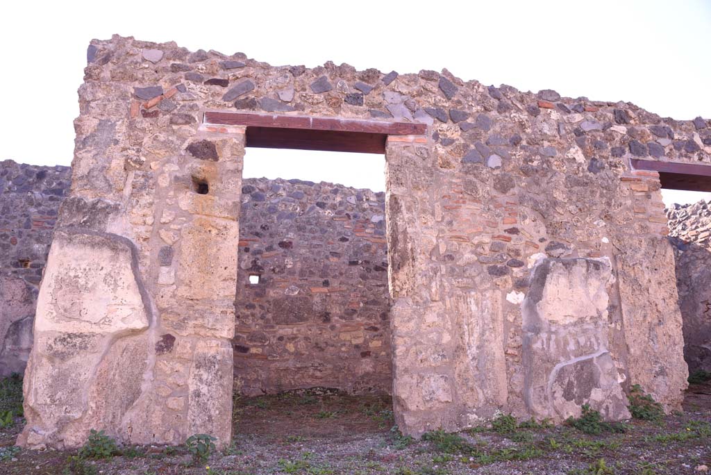 I.4.25/I.4.5 Pompeii. October 2019. Doorway to room 8, on south side of atrium 6.
Foto Tobias Busen, ERC Grant 681269 DÉCOR.