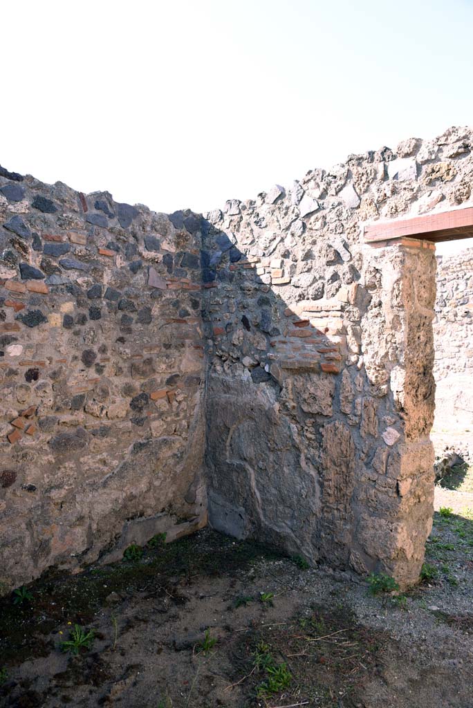 I.4.25/1.4.5 Pompeii. October 2019.
Cubiculum 8, looking towards north-west corner and doorway in north wall.
Foto Tobias Busen, ERC Grant 681269 DÉCOR.