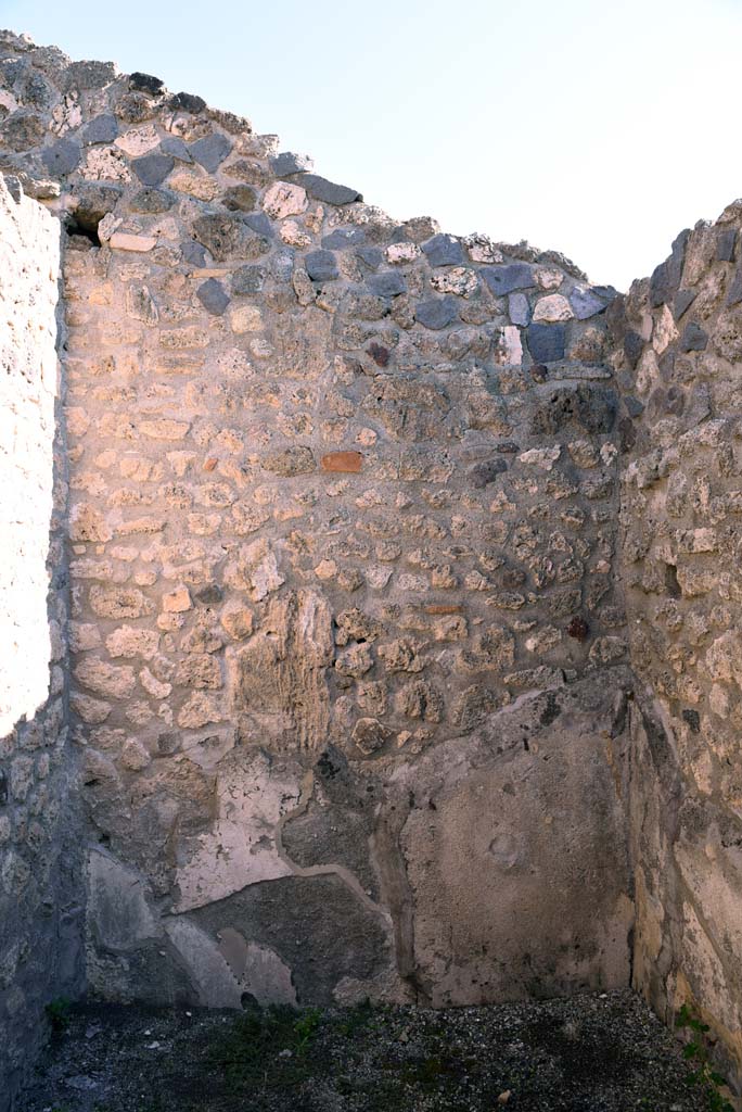 I.4.25/1.4.5 Pompeii. October 2019. Cubiculum 10, looking towards east wall.
Foto Tobias Busen, ERC Grant 681269 DÉCOR.