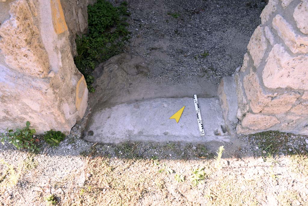 I.4.25/1.4.5 Pompeii. October 2019. Cubiculum 11, looking through doorway from atrium 6.
Foto Tobias Busen, ERC Grant 681269 DÉCOR.