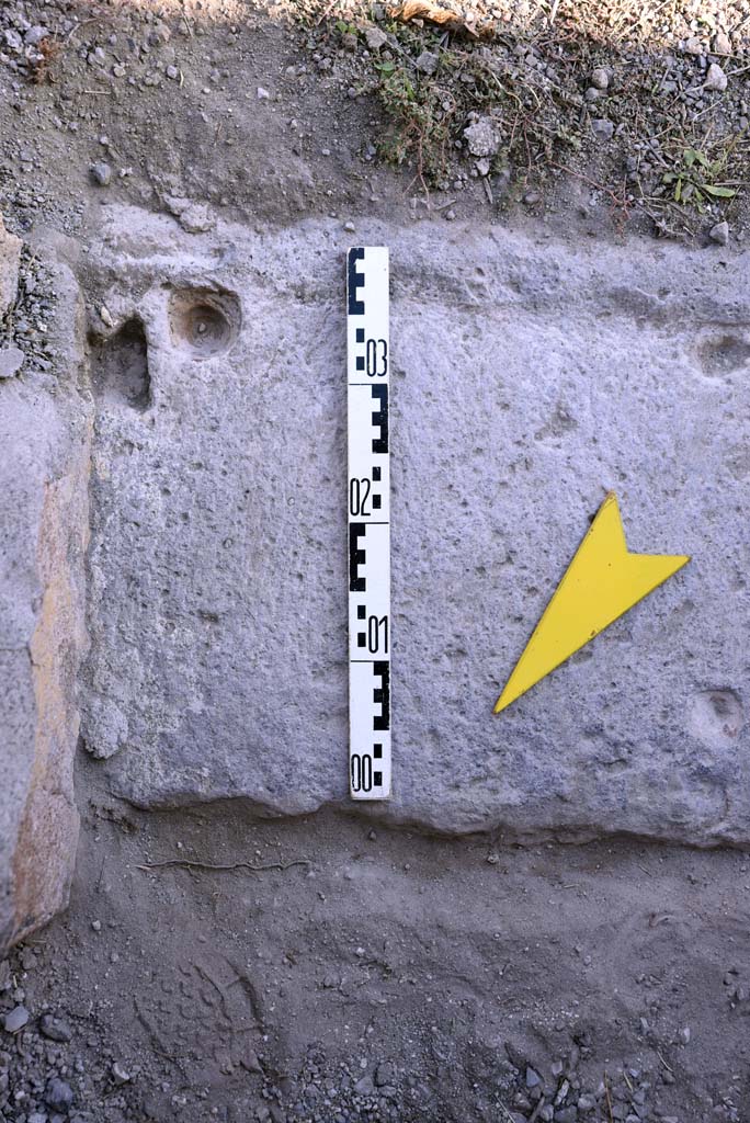 I.4.25/1.4.5 Pompeii. October 2019. Cubiculum 11, detail of doorway threshold.
Foto Tobias Busen, ERC Grant 681269 DÉCOR.