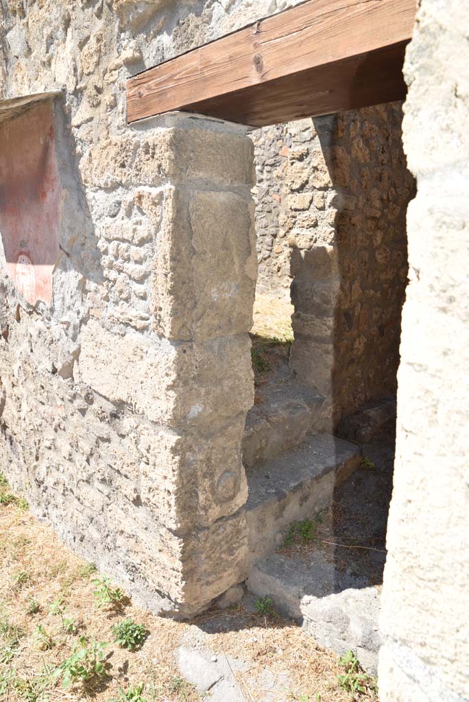 I.4.25/1.4.5 Pompeii. September 2020. North ala 13, doorway in north wall to corridor to Services Area.
Foto Tobias Busen, ERC Grant 681269 DÉCOR.