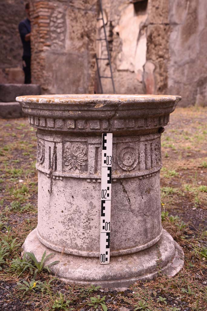I.4.25 Pompeii. September 2019. Room 47, puteal in atrium.
Foto Tobias Busen, ERC Grant 681269 DÉCOR.
