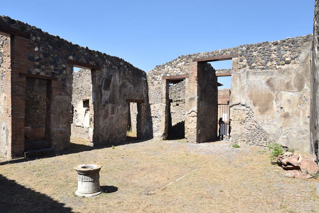 I.4.25 Pompeii. September 2020. Room 47, looking towards north-wst corner of atrium.
Foto Tobias Busen, ERC Grant 681269 DÉCOR