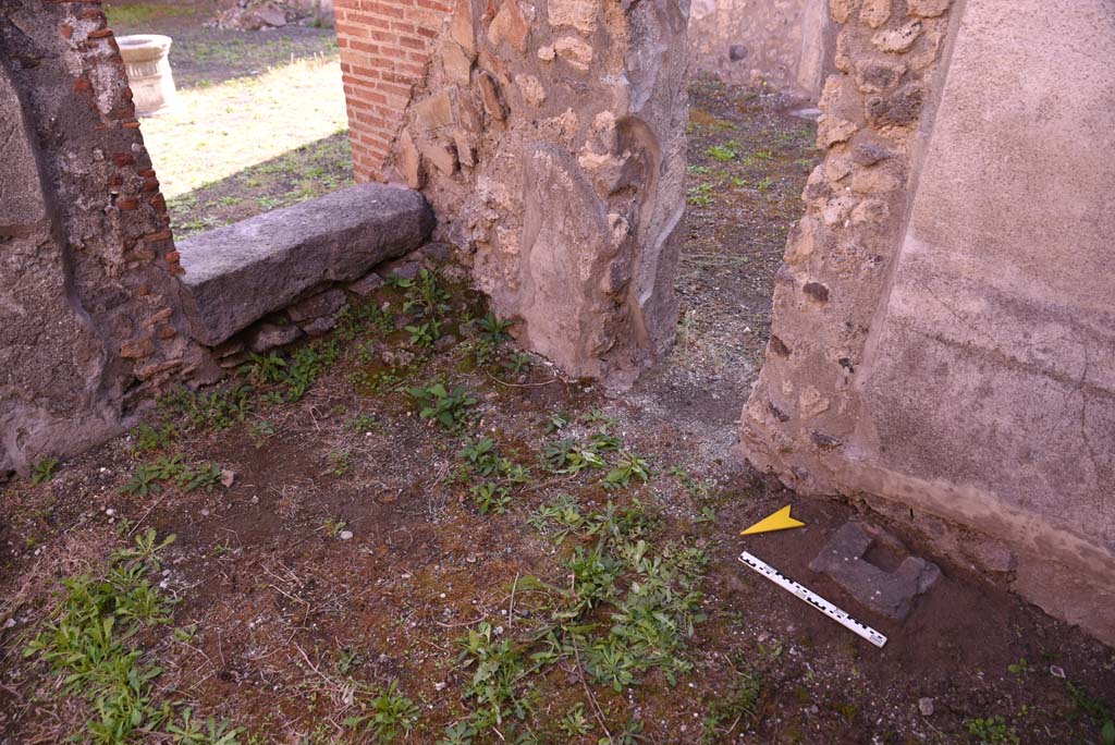 I.4.25 Pompeii. October 2019.
Room 50, looking towards south-east corner, with rear of steps, on left, and doorway to room 51, on right.
Foto Tobias Busen, ERC Grant 681269 DÉCOR