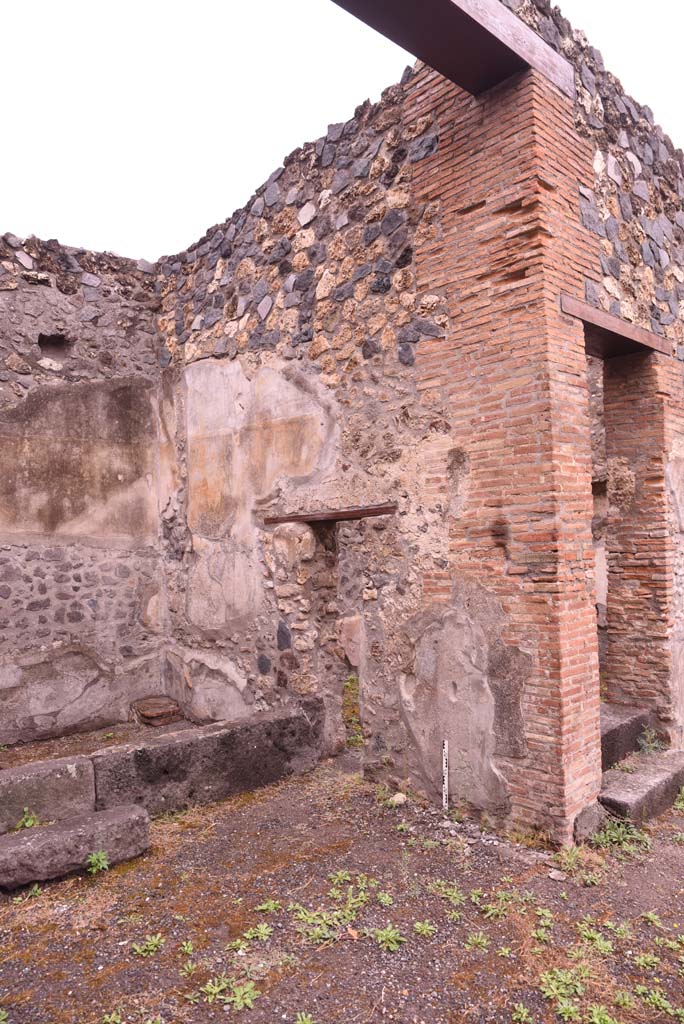 I.4.25 Pompeii. September 2019.
Room 51, north wall with doorway into room 50, and stairs in atrium.
Foto Tobias Busen, ERC Grant 681269 DÉCOR.