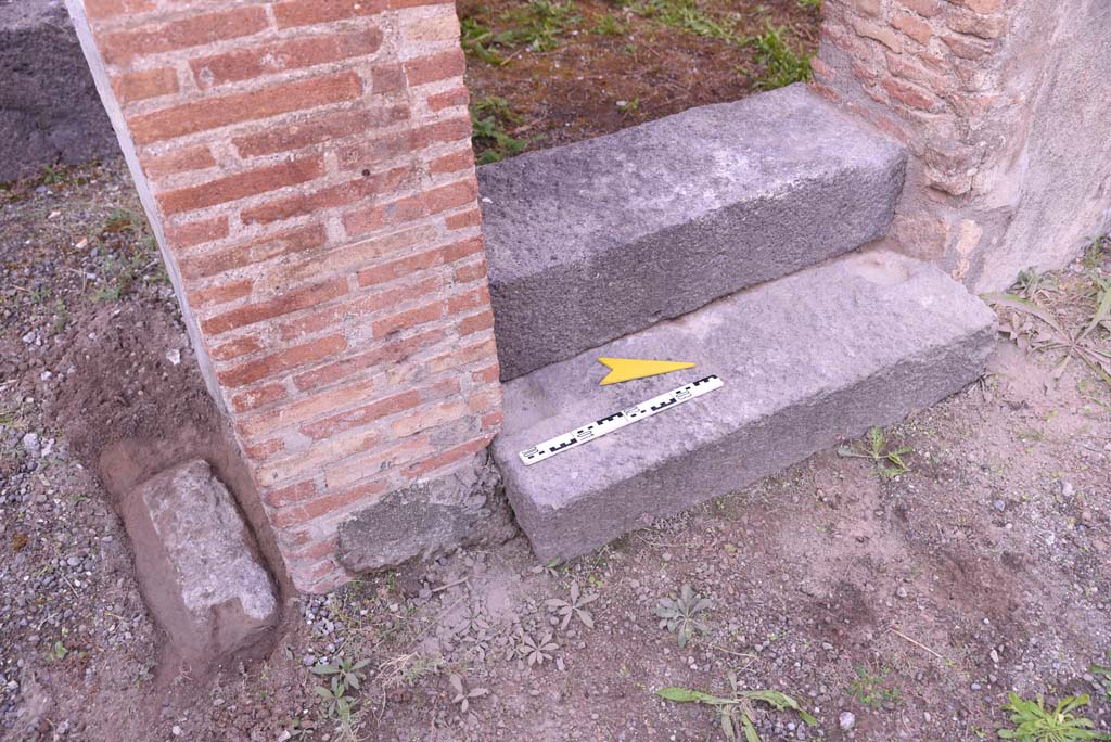 I.4.25 Pompeii. October 2019. Atrium 47, looking north across base of stairs near west wall.
Foto Tobias Busen, ERC Grant 681269 DÉCOR