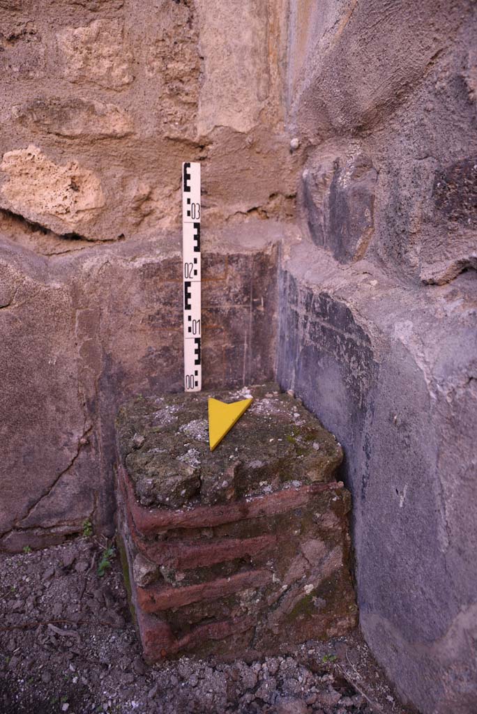 I.4.25 Pompeii. October 2019. Room 51, south wall, detail from south-west corner.
Foto Tobias Busen, ERC Grant 681269 DÉCOR