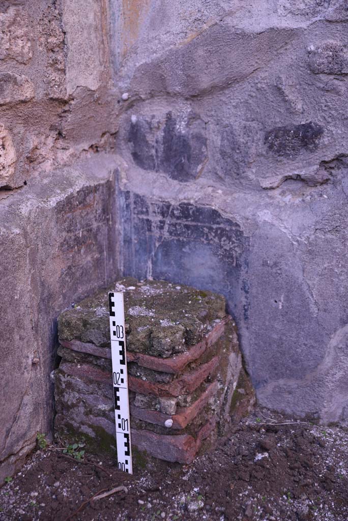 I.4.25 Pompeii. October 2019. Room 51, west wall, detail from south-west corner.
Foto Tobias Busen, ERC Grant 681269 DÉCOR