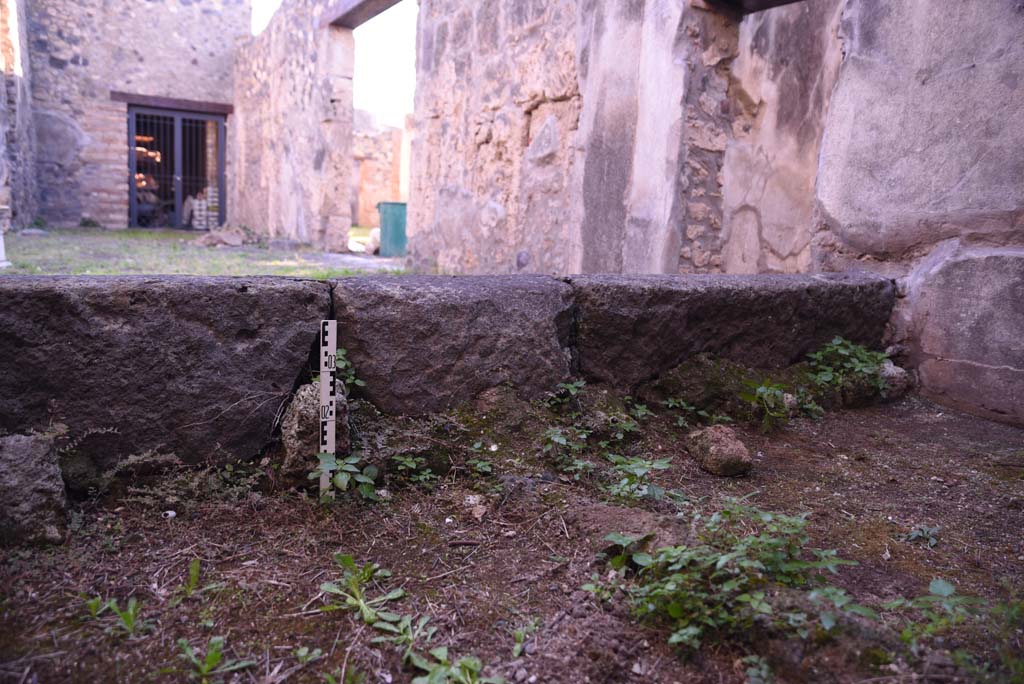 I.4.25 Pompeii. October 2019. Room 51, looking east along front wall towards south end.
Foto Tobias Busen, ERC Grant 681269 DÉCOR