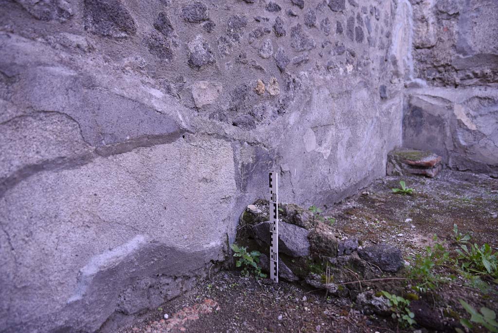 I.4.25 Pompeii. October 2019. Room 51, west ala, detail from rear, west wall, looking north.
Foto Tobias Busen, ERC Grant 681269 DÉCOR