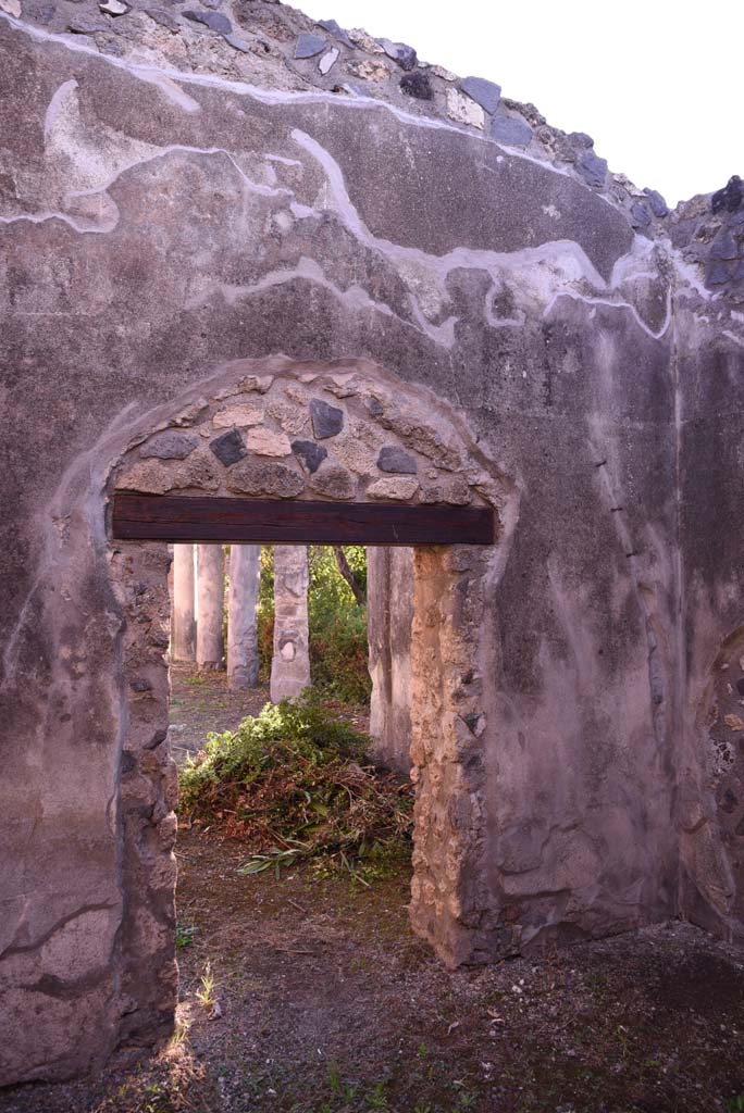 I.4.25 Pompeii. October 2019. Room 52, doorway in east wall to north portico of upper peristyle 56.
Foto Tobias Busen, ERC Grant 681269 DÉCOR