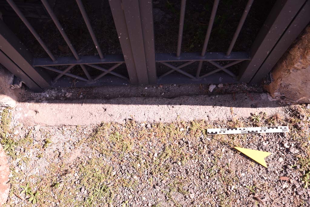 I.4.25 Pompeii. October 2019. Triclinium 53, detail of doorway threshold.
Foto Tobias Busen, ERC Grant 681269 DÉCOR