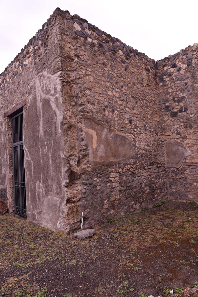 I.4.25 Pompeii. September 2019.
Room 54, north wall in south-east corner of atrium, with doorway to room 53, on left.
Foto Tobias Busen, ERC Grant 681269 DÉCOR.