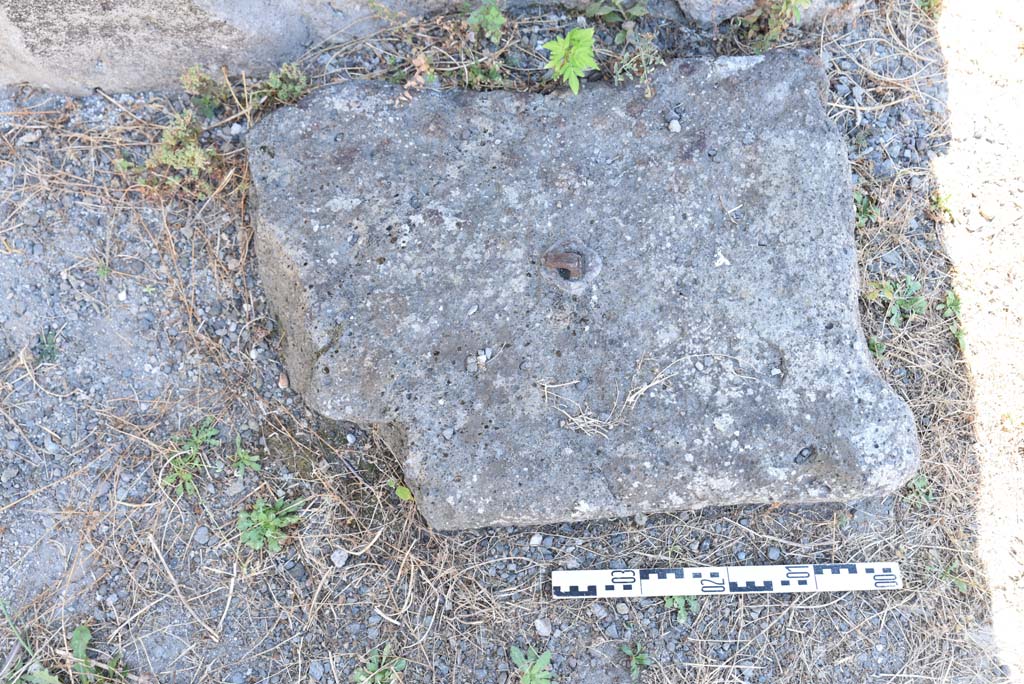 I.4.25 Pompeii. September 2020.
Atrium 47, detail of arca/money chest base from south wall near doorway to north portico, on west side of east ala 54.
Foto Tobias Busen, ERC Grant 681269 DÉCOR
According to Pernice.
The rectangular lava block in the Casa del Citarista I.4.25 in the atrium to the left of the entrance to the peristyle has in the centre an iron spike cast in lead, traces of iron rust on the surface and on the plastered wall behind it. Perhaps the chest once stood against the bare wall, as there are also slight traces of iron where the plaster has fallen off. There are no notches at the corners; the stone may have been walled in order to increase the surface area.
See Pernice, E., 1932. Hellenistische Tische, Zisternenmündungen, Beckenuntersätze, Altäre u. Truhen. Berlin, p. 75, n. 18.