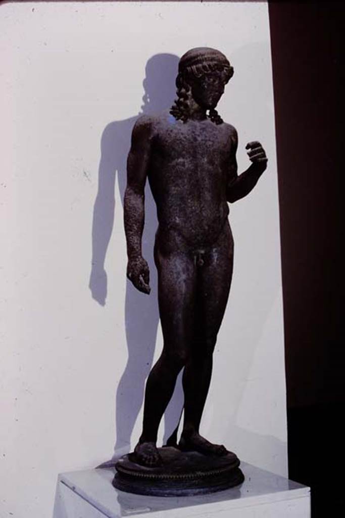 I.4.25 Pompeii, 1978. Original bronze statue of Apollo playing the cithara.
Photo by Stanley A. Jashemski.
Source: The Wilhelmina and Stanley A. Jashemski archive in the University of Maryland Library, Special Collections (See collection page) and made available under the Creative Commons Attribution-Non Commercial License v.4. See Licence and use details.
J78f0435
Now in Naples Archaeological Museum. Inventory number 5630.