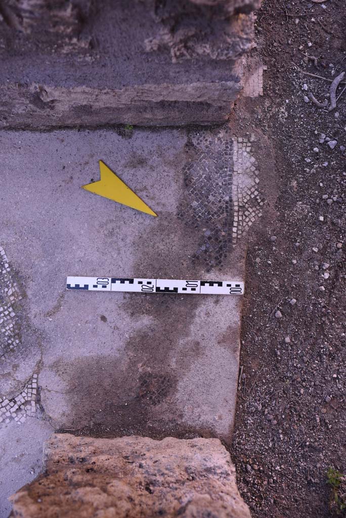 I.4.25 Pompeii. October 2019.
Room 33, looking towards west side of doorway threshold from room 33, on right.
Foto Tobias Busen, ERC Grant 681269 DÉCOR.