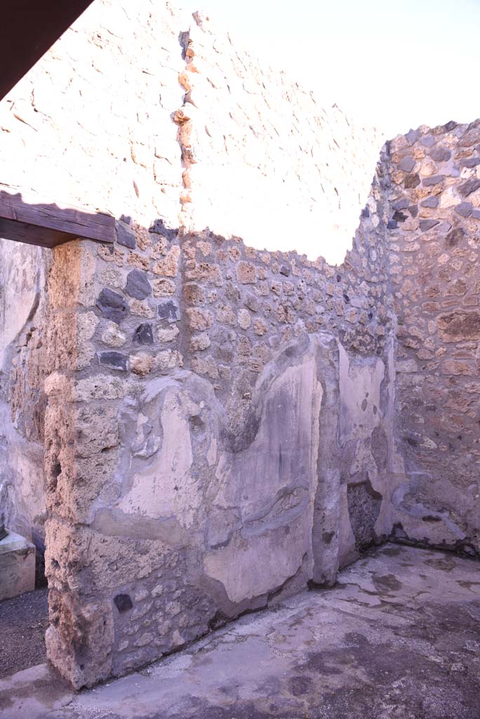 I.4.25 Pompeii. October 2019.
Room 34, looking towards north wall, with alcove for a bed, on right.
Foto Tobias Busen, ERC Grant 681269 DÉCOR.