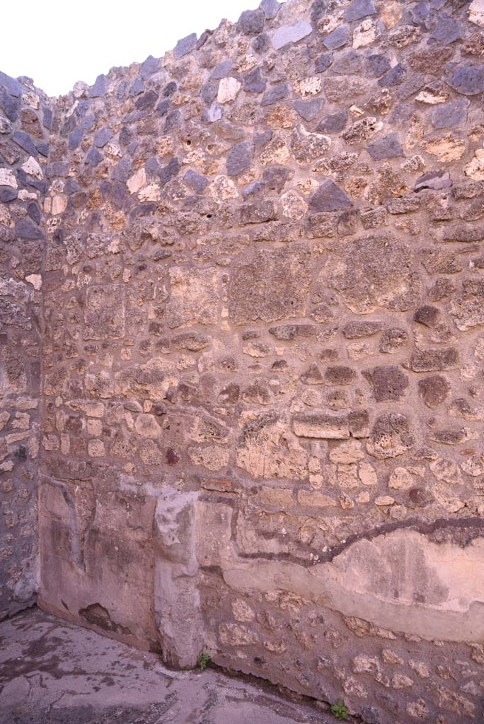 I.4.25 Pompeii. October 2019. Room 34, south wall, with alcove for bed, on left.
Foto Tobias Busen, ERC Grant 681269 DÉCOR.