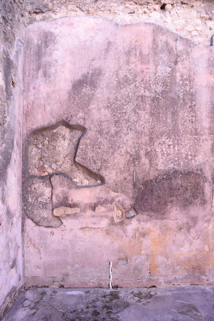 I.4.25 Pompeii. October 2019. Room 35, south wall in south-east corner.
Foto Tobias Busen, ERC Grant 681269 DÉCOR.