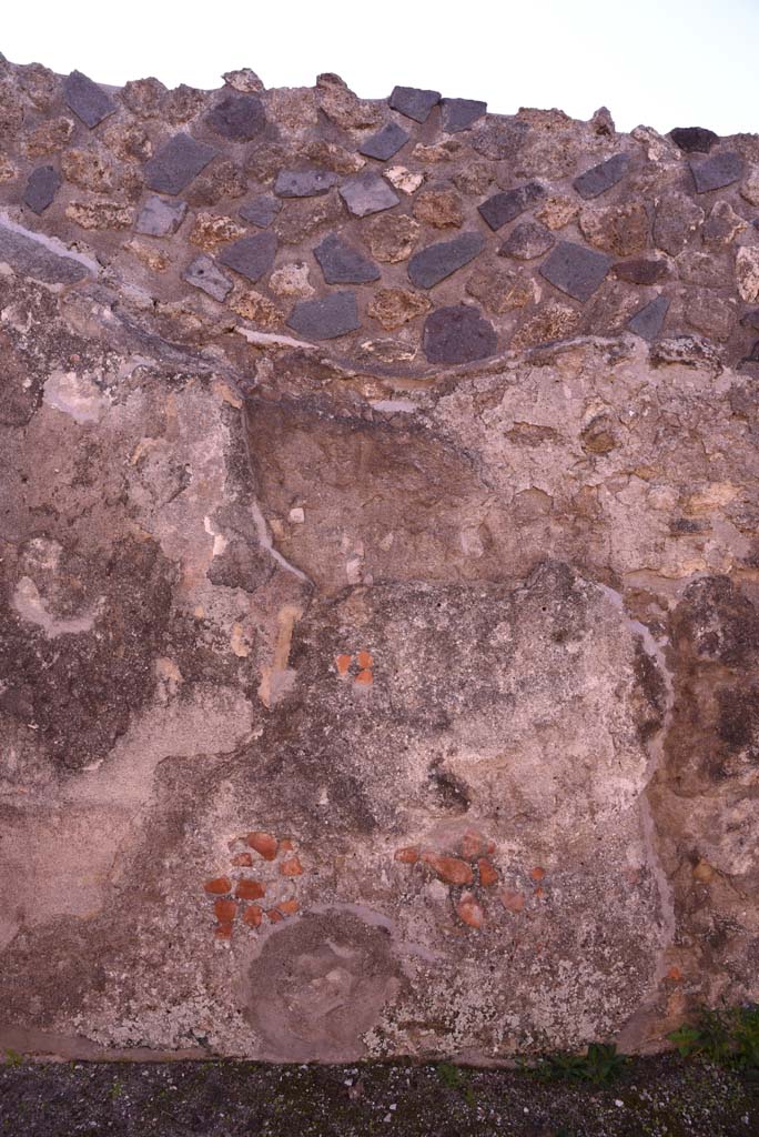 I.4.25 Pompeii. October 2019. Room 37, detail from centre of south wall.
Foto Tobias Busen, ERC Grant 681269 DÉCOR.