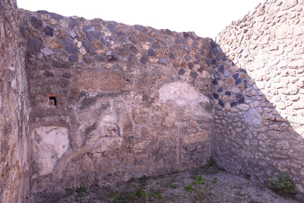 I.4.25 Pompeii. October 2019. Room 37, looking towards west wall and north-west corner.
Foto Tobias Busen, ERC Grant 681269 DÉCOR.